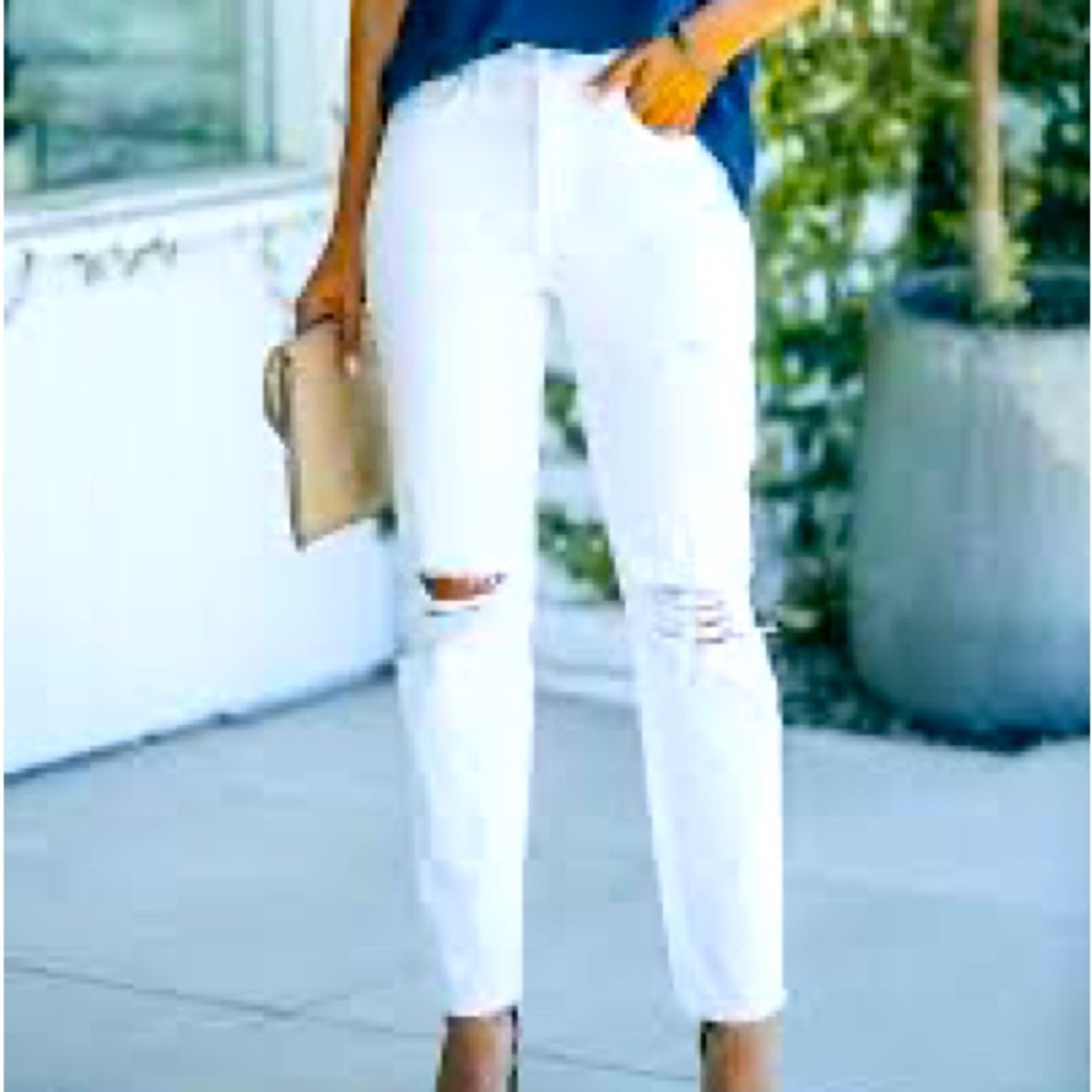 NWT Vici Spence Distressed Straight Jeans